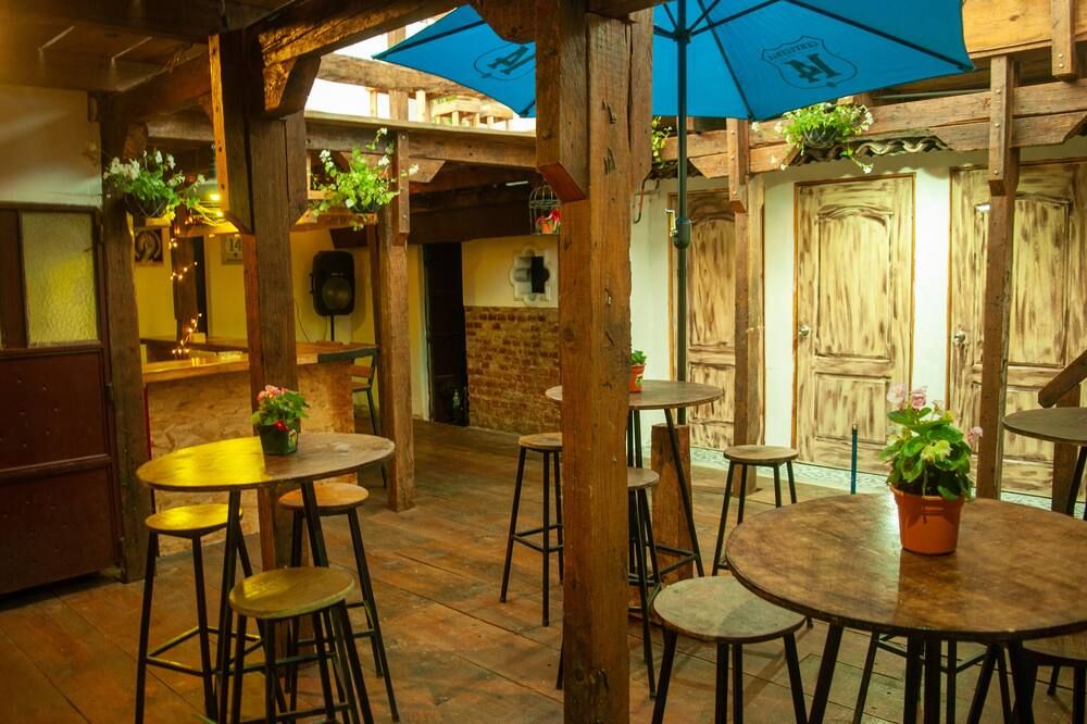 Kamazoztz Hostel and Travel - Antigua Guatemala