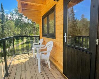Hilltop treehouse located at the edge of Muskoka - Burk's Falls - Balcony