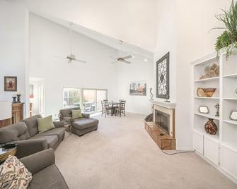 Right At Home- Midland Patio Home with Hot Tub and multiple outdoor spaces - Midland - Living room