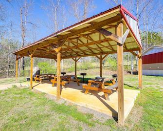 Private Hot Tub and Mountain View Newport Home - Newport - Terasa