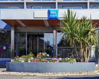 ibis budget Pau Lescar - Lescar - Building