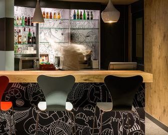 ibis Paris La Défense Courbevoie - Courbevoie - Baari
