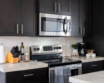 Columbia River House - walk to Edgefield, town, food, art and more - Troutdale - Kitchen