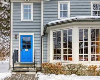 The Penthouse, Downtown Lenox by Evergreen Home - Lenox - Building