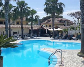 Hotel Orchidea - Giugliano in Campania - Zwembad