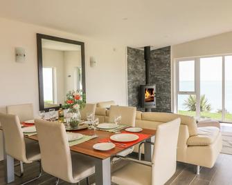 Beach House, Pet Friendly, With Open Fire In Courtown, County Wexford - Courtown - Dining room