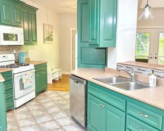 Cozy Family Acton Retreat Backyard fun - Halton Hills - Cucina