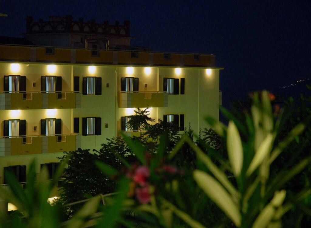 هوتل سولاريا