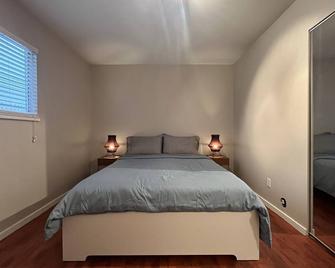 Spacious 2 bedroom suite - Port Coquitlam - Bedroom