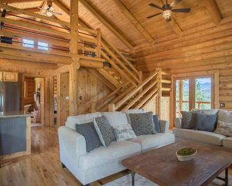 Remote Mountain Cabin with Incredible Views - Superior - Sala de estar