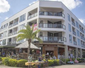 Ramada Suites By Wyndham Seafront Coral Coast - Korotogo - Bâtiment