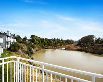 Beach House Inn - Fort Bragg - Balcón