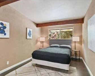 Charming 2-bedroom apartment with WiFi, AC in serene Auburn - Auburn - Chambre