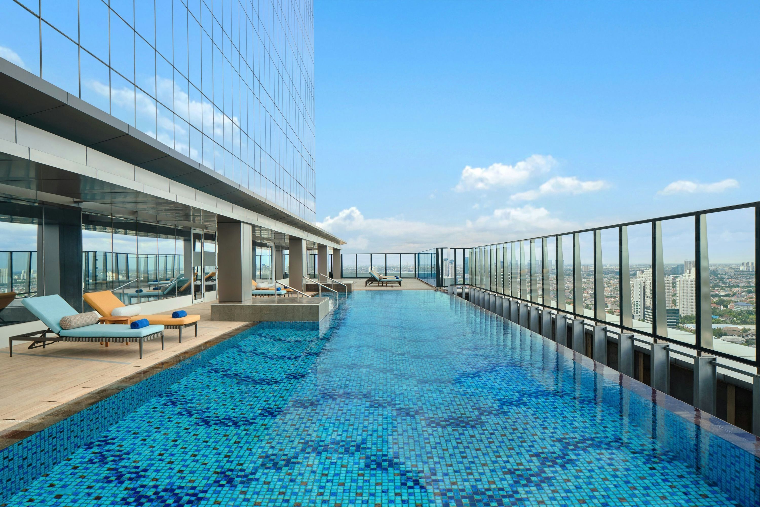 Aloft Jakarta Kebon Jeruk - Jakarta - Pool