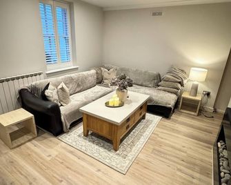 Townhouse with gated parking in St Helier - Jersey - Salon