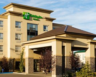 Holiday Inn & Suites Lloydminster - Lloydminster - Gebäude