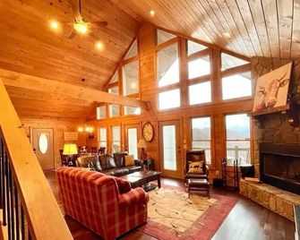 Sunset Ridge Lodge - Sunset Ridge Lodge - Breathtaking mountain views and - Cullowhee - Living room