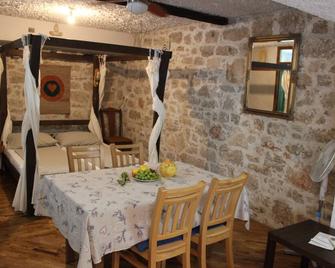 Good heavens 1, bed & bike, - Tisno - Salle à manger