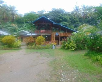 Del Mar Home Stay and Cafe - Bajawa
