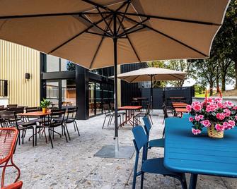 greet Hotel Reims Tinqueux - Tinqueux - Innenhof