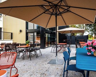 greet Hotel Reims Tinqueux - Tinqueux - Patio