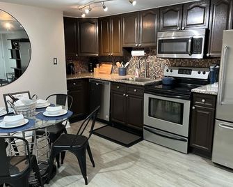 2 bdrm ENG BSMT apartment in dcs historical neighborhood Bloomingdale - Washington - Dapur