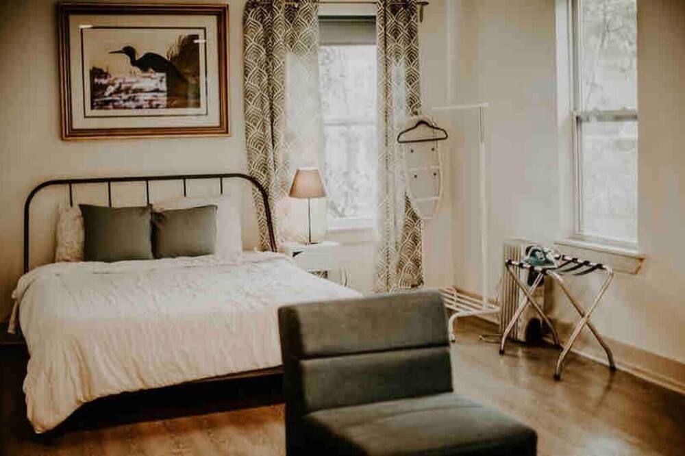 The Blue Heron-elegant urban studio in city center - ממפיס - חדר שינה