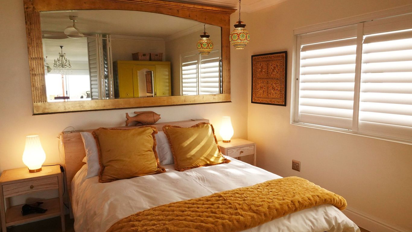 Dolphin Inn Guesthouse