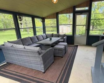 Cozy Retreat Amidst Serene Nature- A Perfect Getaway - Porter