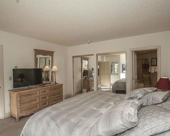 Chateaux Regalien by Ski Colorado - Breckenridge - Bedroom