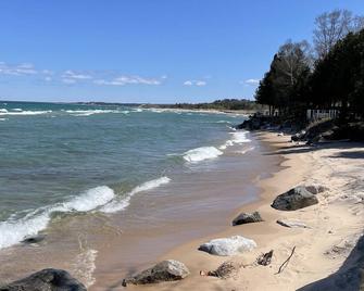 Turquoise Beach - Lake Michigan Cottage - Cross Village