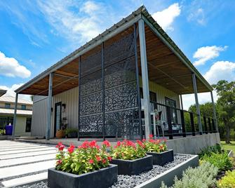 i stayed at 311 b . . . designer guest studio in tranquil residential setting - Buda - Budova