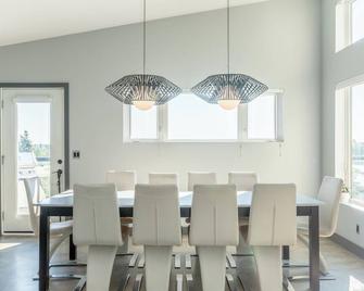 Cozy Northern lights retreat in Niven Lake w/ stunning lake views - Yellowknife - Dining room