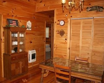 Private, Secluded, Relaxing Cabin. 1853 ask About Out Wedding Opportunities - Blairsville - Dining room