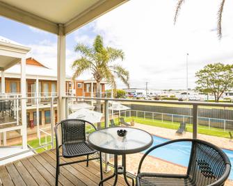 Nightcap at the Ship Inn - Busselton - Balcony