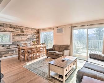 Mountain Condo with Views Near Hiking and Biking! - Stowe - Sala de estar
