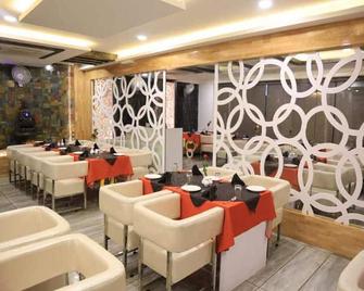 Hotel Raj Palace - Shivpuri - Restaurant