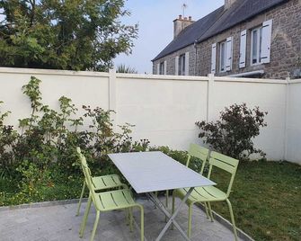 Town house Saint Vaast la Hougue 200m from the sea - Saint-Vaast-la-Hougue - Patio