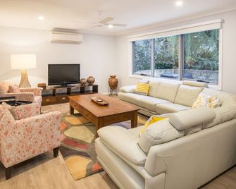 Superb Dual Keyed Home with Stunning Ocean Views just 300 Metres to Beach - Dunsborough - Living room