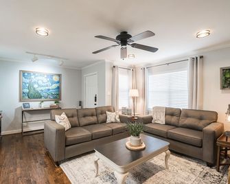 Quiet and Charming 3 bedroom 1.5 bath in Forney,TX - Forney - Sala de estar