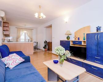Guest House Katarina - Banići - Living room