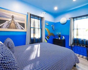 Cape Charles Tiny Livin' - Cape Charles - Bedroom