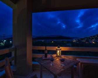 Villa Glyfada - Trizonia - Balcón