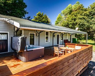 The Station - Ohakune Holiday Home - Ohakune - Patio