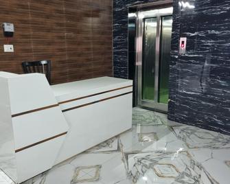 Super Hotel O Sarlanchal- Pg - Alīgarh - Front desk