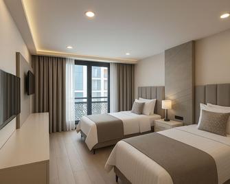 Hilltown Airport Hotel - Karaburun - Bedroom