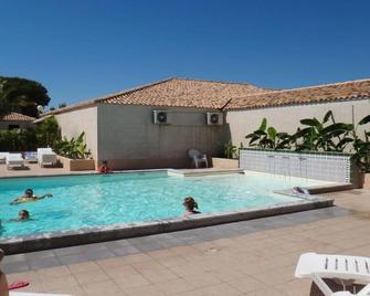 Camping Hameau Des Cannisses - Gruissan - Bazén