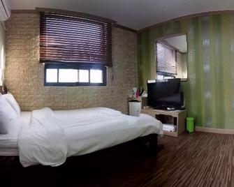 Queen Motel Andong - Andong - Habitación