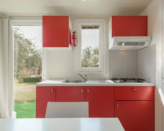 Camping Fontanelle - Moniga del Garda - Kitchen