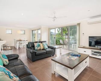 Maggies Beach House - U56 Cape View - Busselton - Vardagsrum